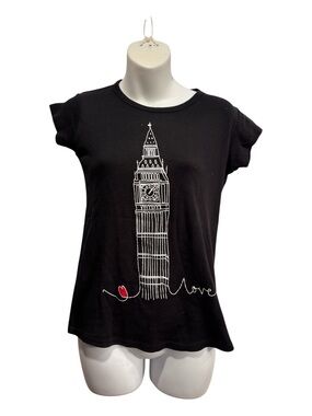 Black Short-Sleeve Graphic Tee with London Big Ben and Red Heart size large
